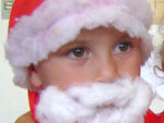 Esse Papai noel  meu irmo de 4 anos que foi at a sala de aula da pr escola na qual estou dando aula para distribuir aos meus alunos saquinhos com balas e brinquedos