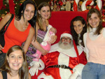 Minhas amigas Mika, J, Tchuka, eu,Deby e a nossa princesa Luiza, o Papai Noel que no tava muito animado