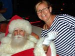 Papai Noel Sr. Aquiles ao lado da esposa Sueli Spindola na chegada do Papai Noel ao concerto natalino no Parque Ramiro Ruediger.