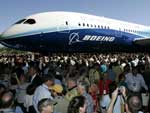 O Boeing 787 chegou  pista de decolagem da empresa em Seattle s 15h14min (de Braslia), 14 minutos depois do previsto