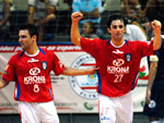 Jogadores comemoram gol na goleada no primeiro jogo da final do Catarinense de Futsal