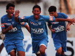 Corrida para o abrao aps Jean marcar o gol da vitria aos 48 do segundo tempo