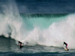 Ondas gigantes em Waimea Bay.