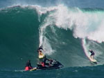 Ondas gigantes em Waimea Bay.