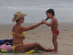 Ateno de me na beira da praia