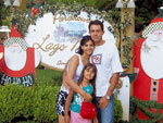 “O Lago Negro, um dos pontos tursticos de Gramado,  onde o Natal fica mais encantado.” Roberto, Roseli e a pequena Andressa Finamor, no Natal de 2008