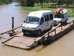 Aventura 2005 - Carros atravessando de balsa o Rio Mampituba