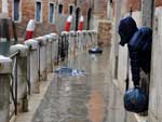 O fenmeno de subida da mar de Veneza, itlia, conhecido popularmente como &quot;acqua alta&quot;, bateu seu recorde anual, chegando a inundar 55% da cidade 