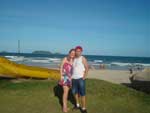 Parada para uma foto em Itaguau. Eu, Bruna, com o meu Amor... Uma praia muito linda, vale a pena conhecer