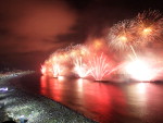 O primeiro dia do ano comeou com celebraes no mundo inteiro. No Rio de Janeiro, os tradicionais fogos de artifcio duraram cerca de 20 minutos