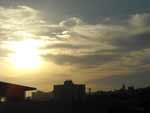 Em Porto Alegre, o dia comeou com sol e algumas nuvens