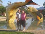 Airton Freire e Nilsa Freire: &quot;Praa central de Bonito MS - Lago com o peixe simbolo da regio, o Dourado&quot;