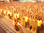 Todo mundo ligado no show de motocross que rolou no Planeta RS 2009  