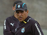O tcnico Paulo Silas comandou o primeiro treino com bola da temporada na manh desta quinta-feira em Bento Gonalves