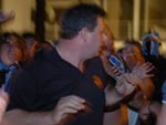 Dezenas de torcedores do Grmio se reuniram em frente ao Grande Dall’Onder Hotel, onde a delegao do Inter est hospedada, e causaram tumulto no local