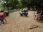 Cerca de 12 jovens tiveram aula de reviso de Fsica para a prova do vestibular da UFRGS de amanh na Rendeno porque no puderam chegar ao centro da Capital devido ao trnsito estar bloqueado nas ruas Voluntrios da Ptria, Coronel Vicente e arredores
