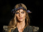 Fernanda Lima desfilou para a Canto