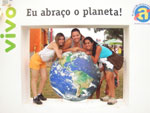Larissa Ferreira Souza e as amigas abraaram o Planeta - Atlntida