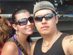 Marcelo Ribeiro de Borba e a noiva Luiza na frente do palco no Planeta RS 2009