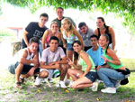 Ftima Natlia Flores com amigos na concentra para o Planeta
