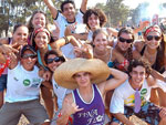 Galera de Rio Grande agitando logo na entrada do Planeta 2008