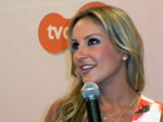 Claudinha Leitte conversa com a galera da TVCOM