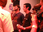 Fresno e Aerocirco jogando Rock Band