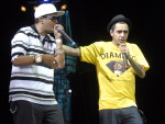 Marcelo D2 (D) e Fernandinho beat box misturando samba e rap