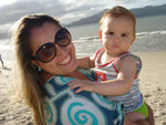 Sou eu e o meu filho Serginho de apenas 1 aninho, num final de tarde na praia da Daniela... Curtindo o vero...       