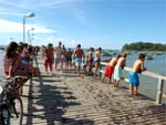 Um dos pontos tursticos mais visitados de Penha  o Trapiche da praia de Armao do Itapocori