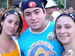Planeta Atlntida 2005...os amigos Rocheli Corneli, Alexandre Corneli e Karine Ramos na entrada do E-Planet