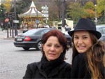 Odete e Ana Carolina de Souza e Silva, em Paris, Fran�a - Novembro de 2009