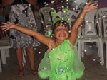 Gabriela Quadros Brilhante, filhota de Maurcio e Vanessa Brilhante, aproveita o Carnaval sempre feliz.