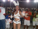 Essa  a Claudinha, madrinha de bateria da Embaixadores do Ritmo, na Muamba Oficial do Carnaval 2010, em Porto Alegre.  Autor*