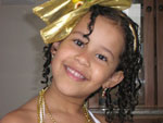 Fabola Weinberger envia foto da filha Mariana, 8 anos, se preparando para o Carnaval em Lajeado, h 2 anos.