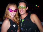 Fernanda Pithan e o noivo curtindo o Carnaval do Ibiza, com mais amigos no bloco.