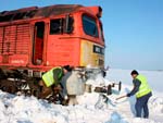 O frio no Hemisfrio Norte segue causando transtornos. Na foto, trem tem seu trajeto interrompido devido  neve