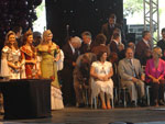 Durante a cerimnica de abertura, as soberanas ficaram junto s autoridades, no palco