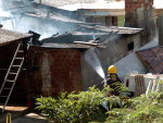 Incndio atinge casa no bairro Maria Goretti, em Chapec