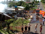 Incndio atinge casa no bairro Maria Goretti, em Chapec