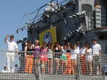 Os 12 sobreviventes do naufrgio do veleiro escola canadense Concrdia chegam  Base Naval do Mocangu, em Niteri, na Regio Metropolitana do Rio de Janeiro, na manh deste sbado, a bordo da Fragata Constituio