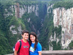 Eu e minha irm em Janeiro de 2009 no Parque Aparados da Serra. Recomedo e muito pra quem no conhece!      