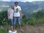 Foto tirada na Rota do Sol em Cambar do Sul. Na foto esto, eu, Ana Paula Pozzobon, Wesly Beck e nosso co de estimao!Lindo lugar!!