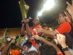 Capito Carlinhos Santos levanta a taa UFSC
