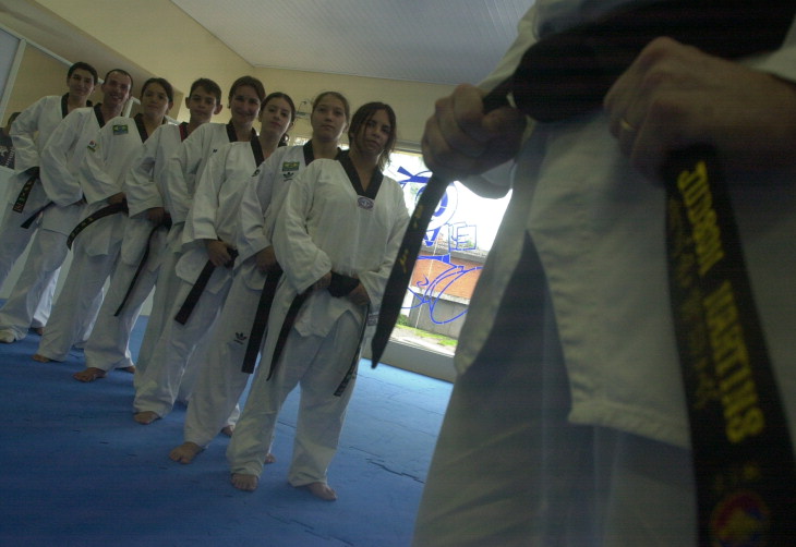Benefícios das artes marciais atraem cada vez mais mulheres.