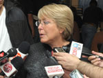A presidente do Chile, Michelle Bachelet, declarou zona catastrfica a regio do Maule, Bio Bio e Araucania e pediu calma  populao