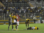 Atacante do Joinville, Lima, foi expulso aps agredir o zagueiro Vincius no primeiro tempo