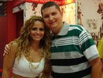 Alexandre Vieira no resistiu ao charme da modelo Viviane Arajo e pediu uma foto ao lado da musa