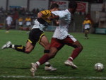 Arlan, lateral-direto, sofreu marcao fote