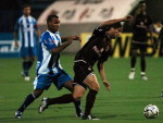 Patric brigando pela bola